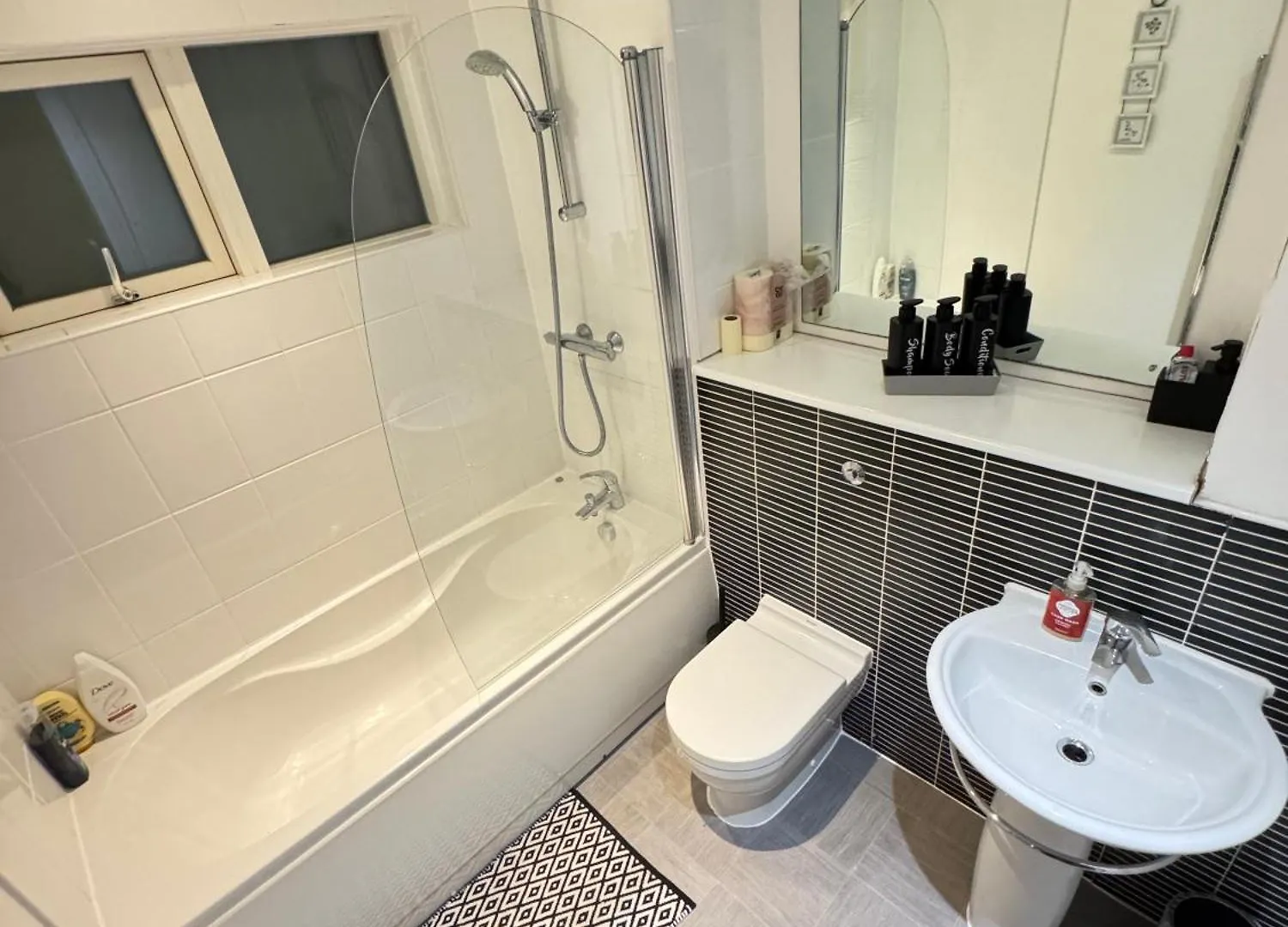 Havilah House- Stunning 2-Bed Apartment By The Beach And Swansea Marina
