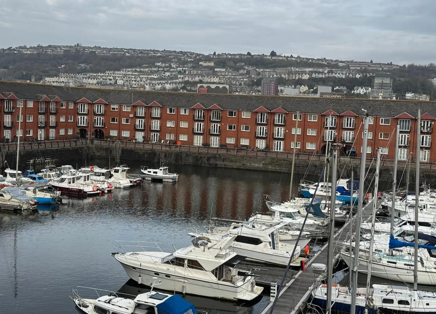 Havilah House- Stunning 2-Bed Apartment By The Beach And Swansea Marina
