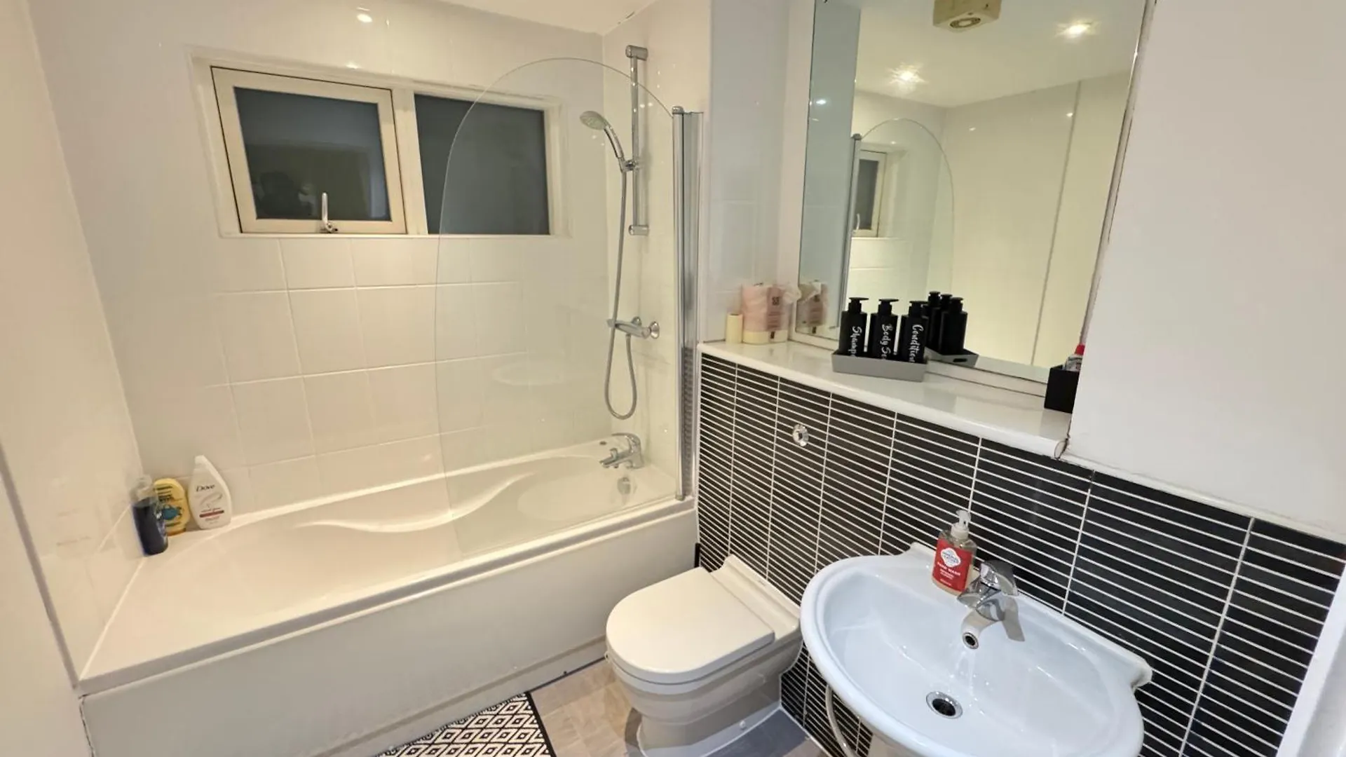 Havilah House- Stunning 2-Bed Apartment By The Beach And Swansea Marina